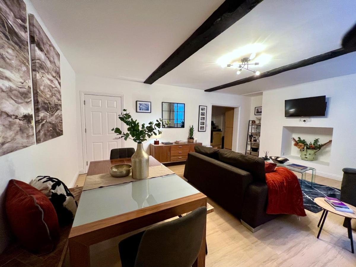 Superbly Located 2 Bedroom Luxury Apartment 바스 외부 사진