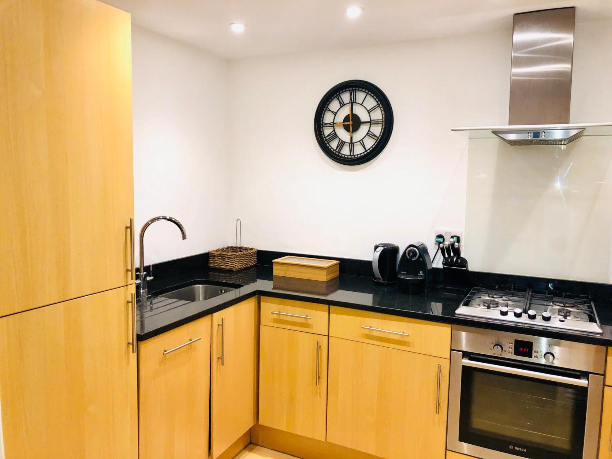 Superbly Located 2 Bedroom Luxury Apartment 바스 외부 사진