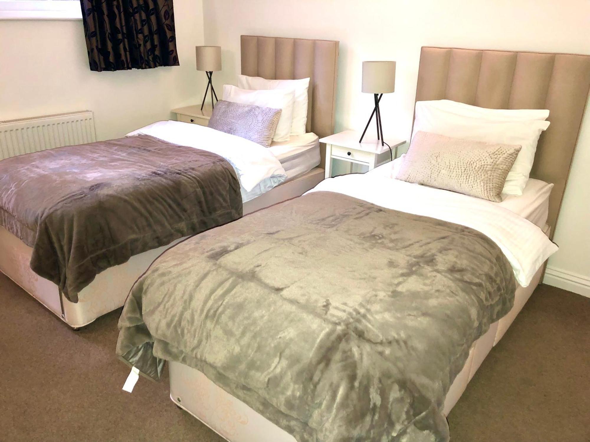 Superbly Located 2 Bedroom Luxury Apartment 바스 외부 사진
