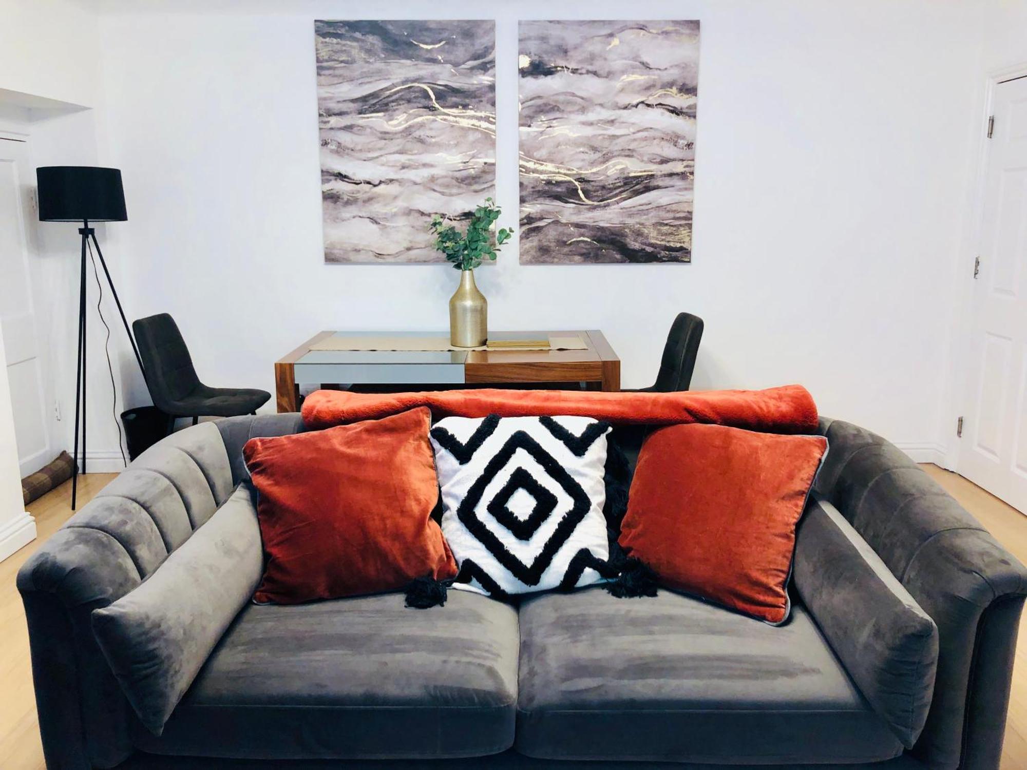 Superbly Located 2 Bedroom Luxury Apartment 바스 외부 사진