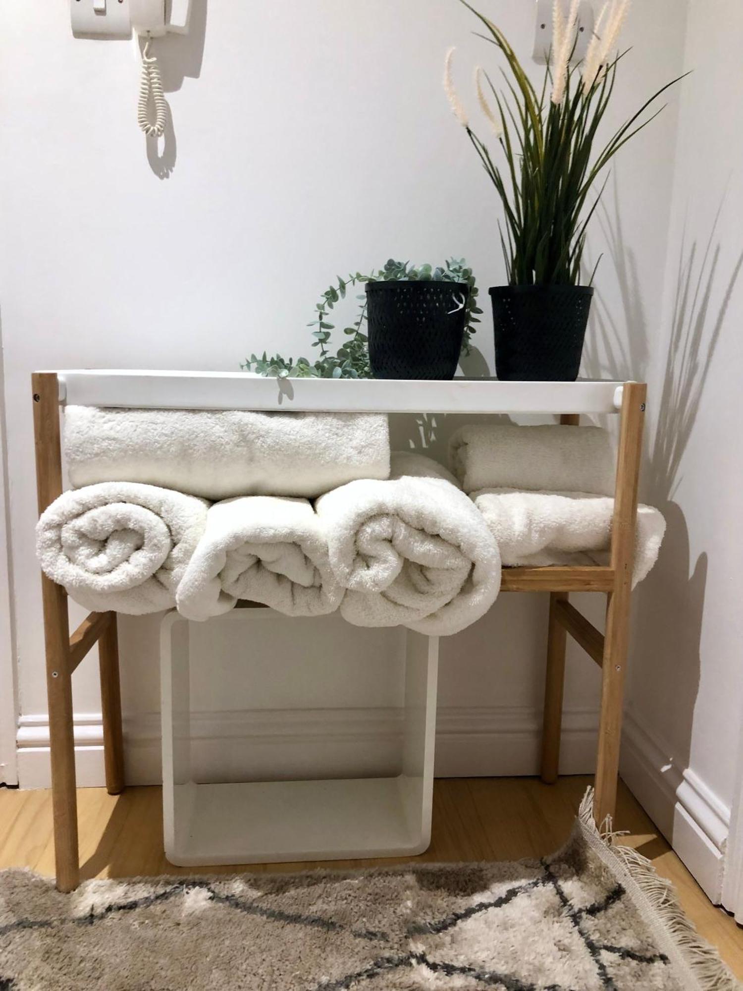 Superbly Located 2 Bedroom Luxury Apartment 바스 외부 사진