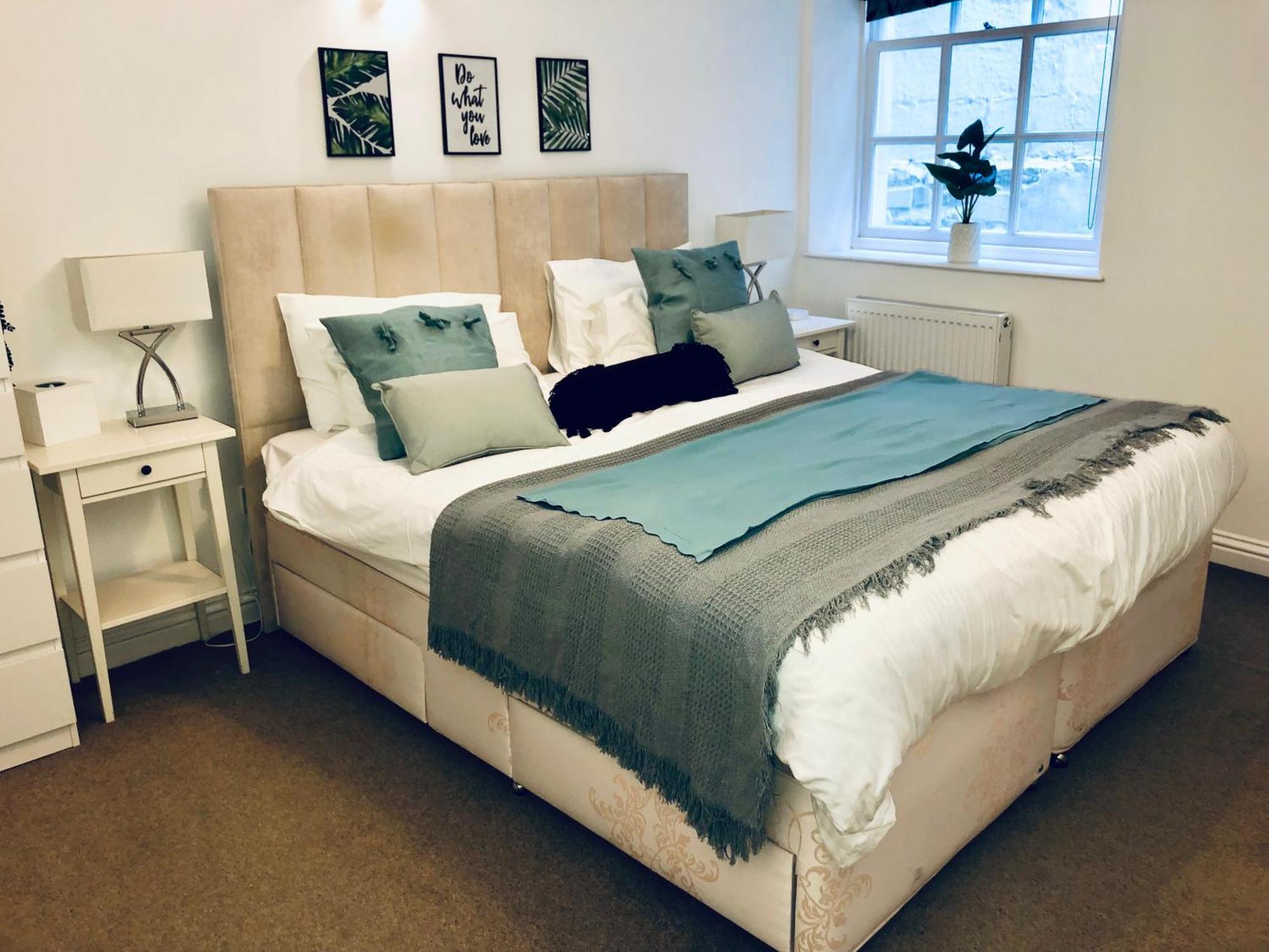 Superbly Located 2 Bedroom Luxury Apartment 바스 외부 사진